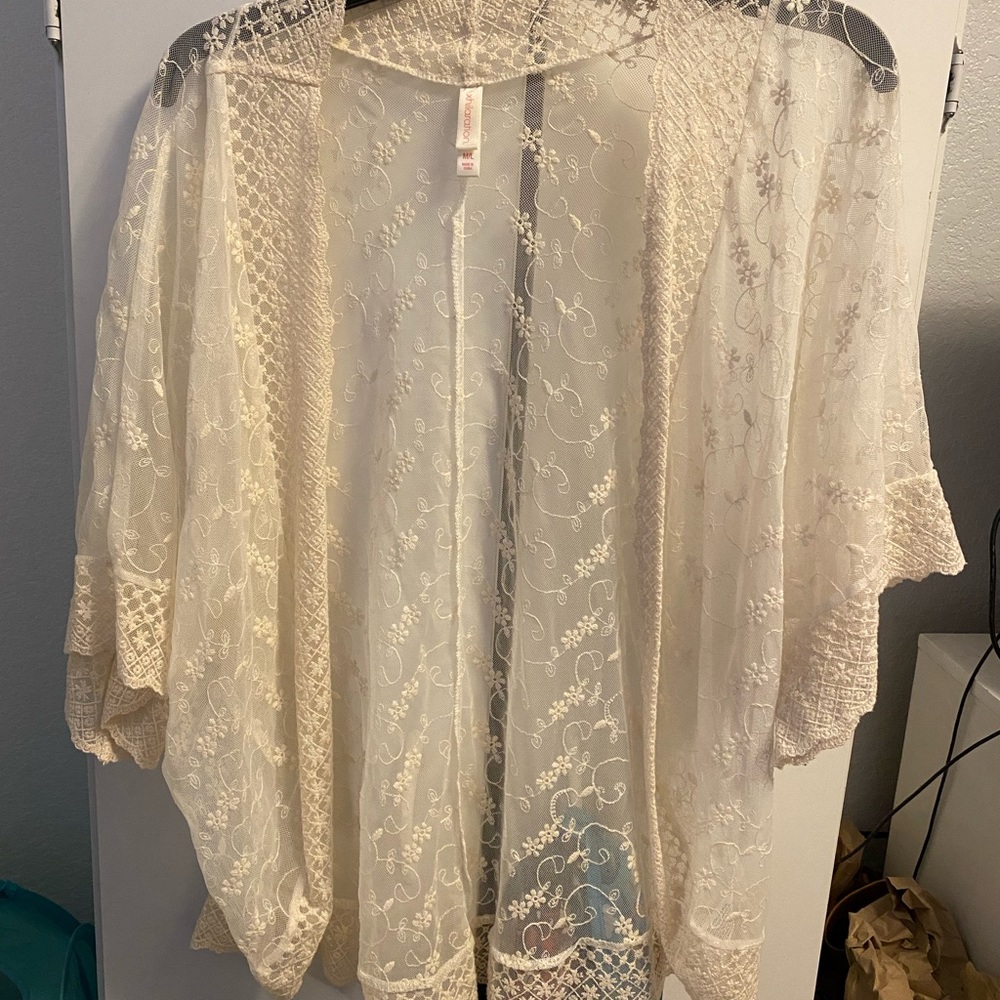 Lace cardigan/shall